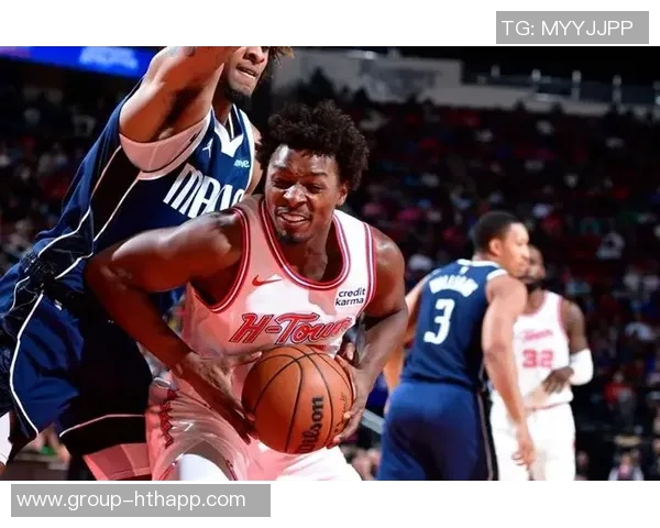 怀特半场表现平平仅得9分3板9助仍需寻找比赛手感提升状态 怀特半场表现平平仅得9分3板9助仍需寻找比赛手感提升状态